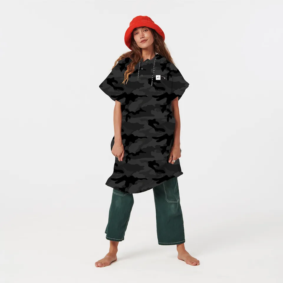 slowtide-ala-wai-swim-team-claymore-minds-co-x-slowtide-poncho-de-cambio-de-seca image 1
