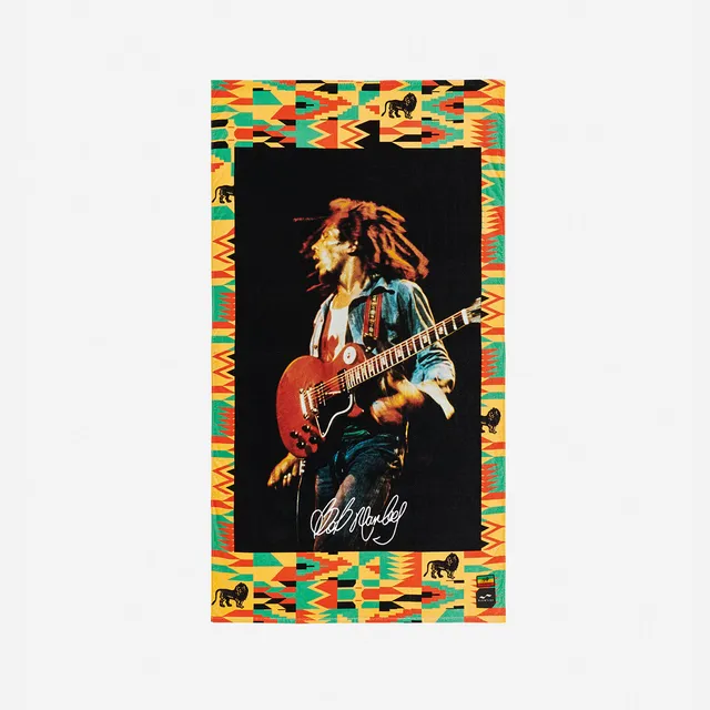 slowtide-trenchtown-toalla-de-playa-bob-marley-x-slowtide-algod-n-rizo-afelpado- image 1