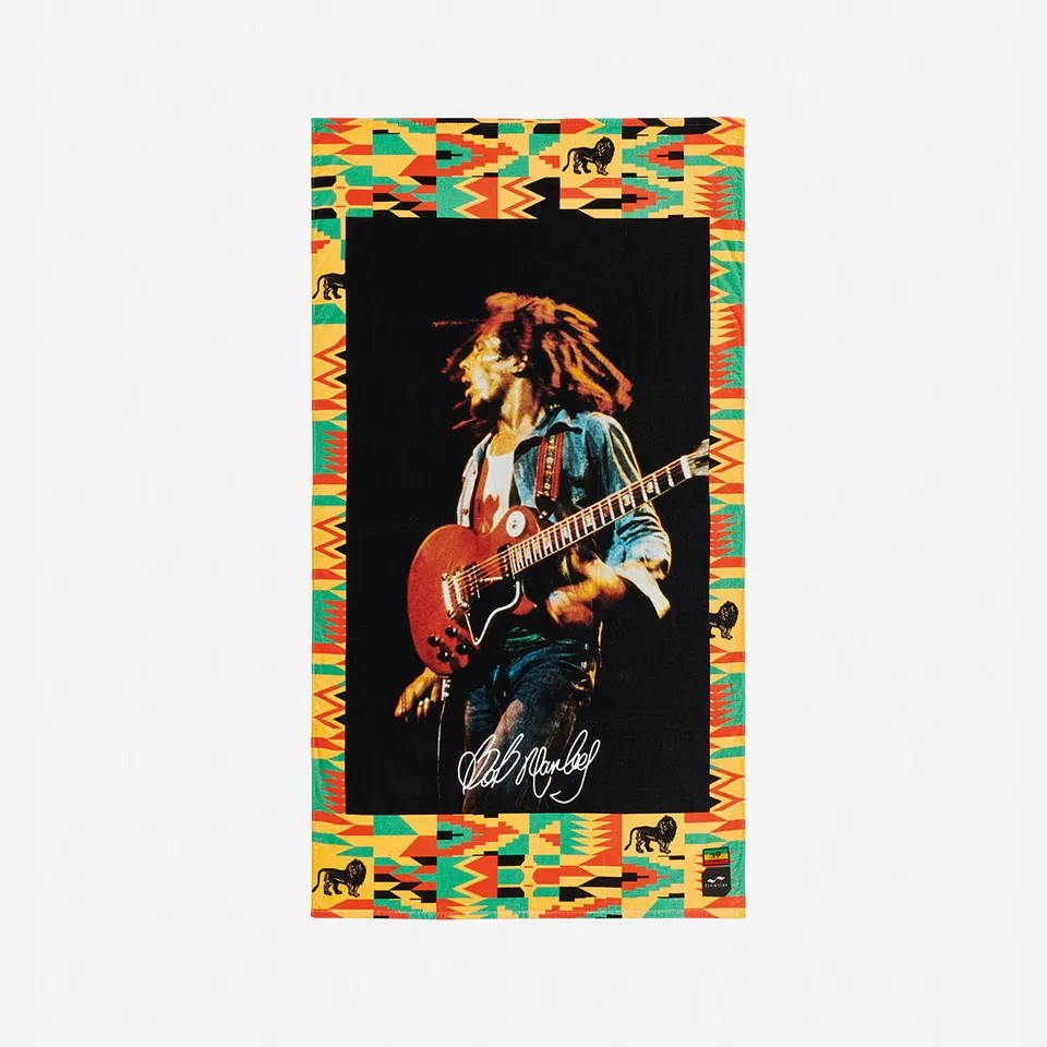 slowtide-trenchtown-toalla-de-playa-bob-marley-x-slowtide-algod-n-rizo-afelpado- image 1