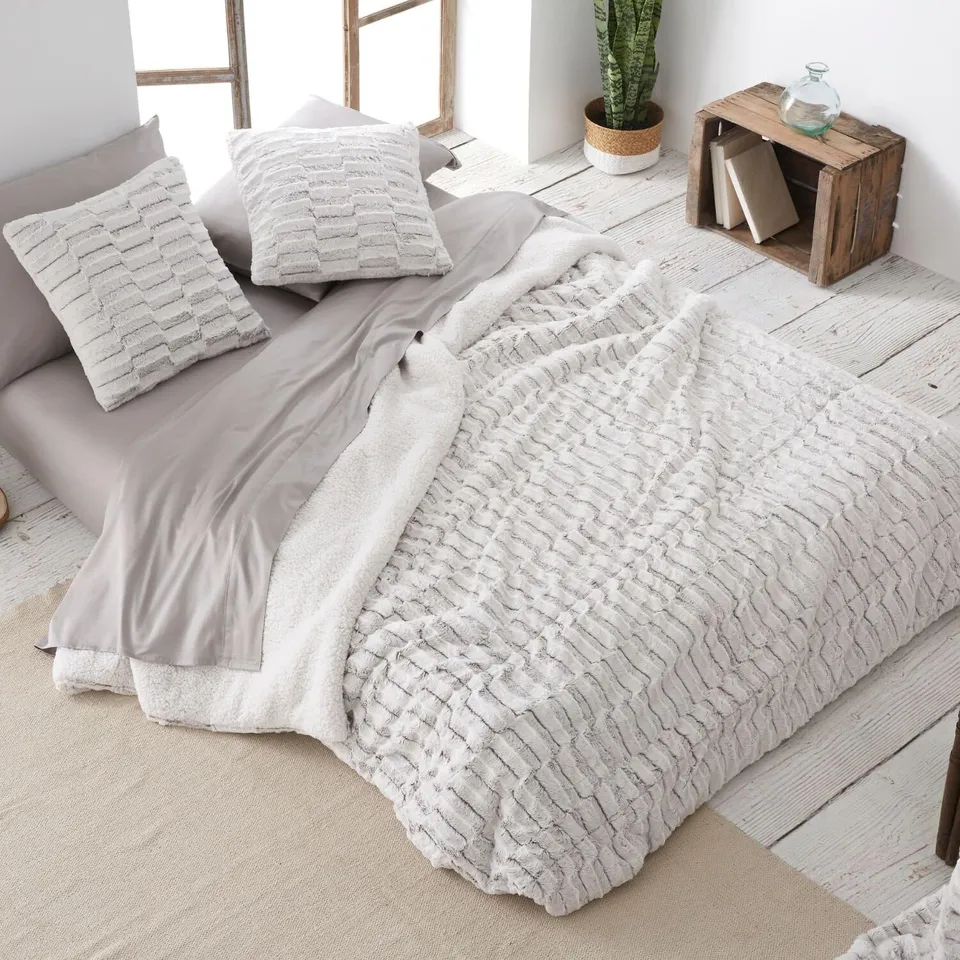 burrito-blanco-edred-n-c-ndor-con-borreguillo-dise-o-437-perla-cama-135-cm-rever image 1