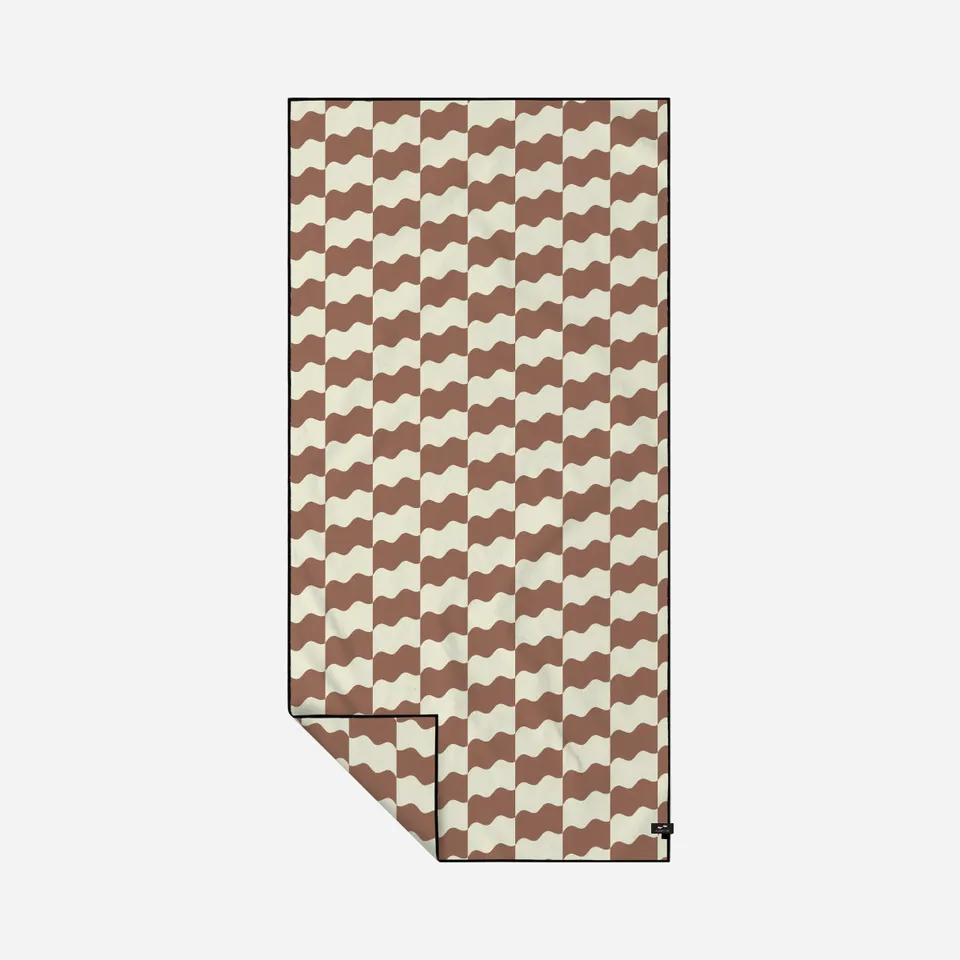 slowtide-checker-performance-toalla-de-viaje-de-secado-r-pido-con-dise-o-geom-tr image 1