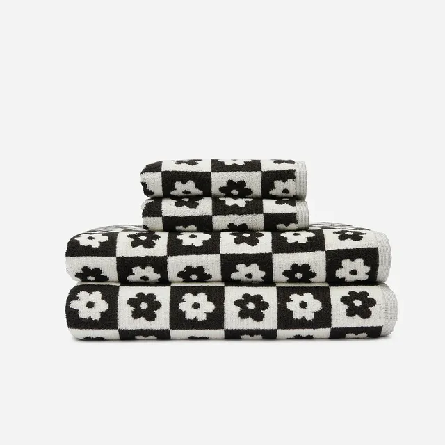 slowtide-gigi-bundle-2-2-toallas-de-ba-o-negras-floral-geom-trico-2-de-ba-o-2-de image 1