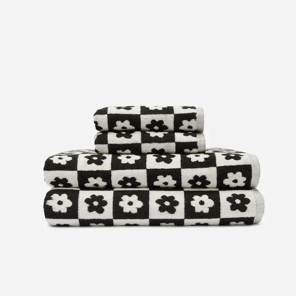 slowtide-gigi-bundle-2-2-toallas-de-ba-o-negras-floral-geom-trico-2-de-ba-o-2-de image 1