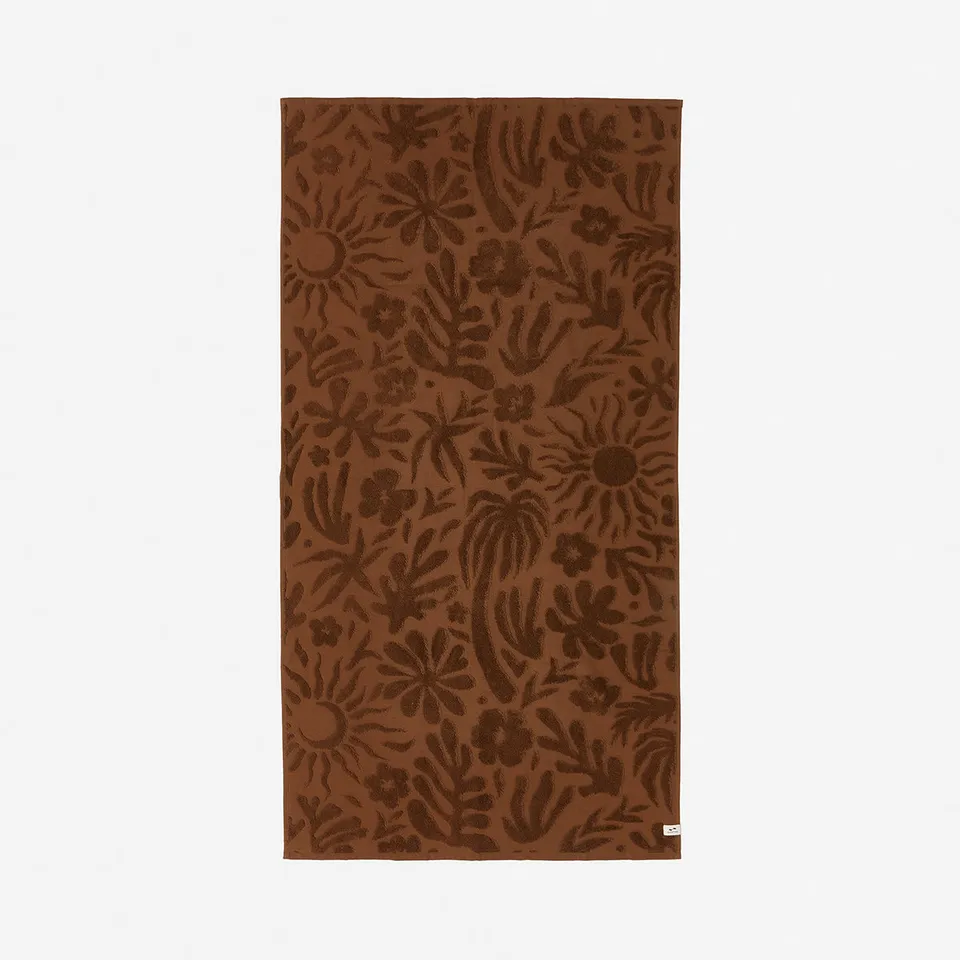 slowtide-sunny-sculpted-toalla-de-ba-o-con-relieve-bot-nico-en-toast-550-gsm image 1