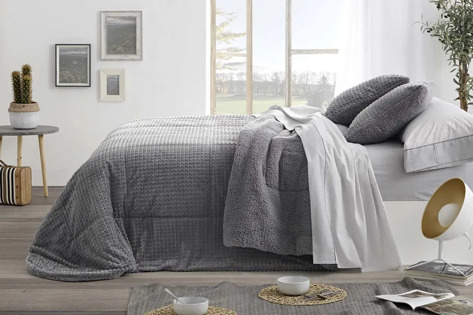 burrito-blanco-colcha-edred-n-invierno-434-gris-con-borreguillo-cama-de-135-cm-n image 1