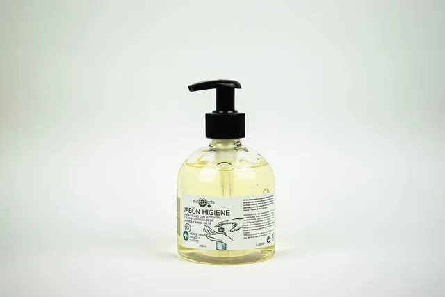 burrito-blanco-jab-n-de-higiene-con-aloe-vera-y-aceites-esenciales-300-ml-ph-5-5 image 1