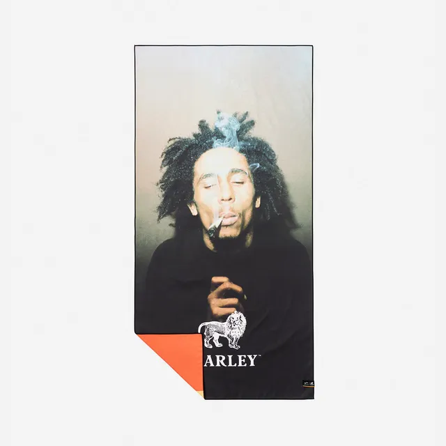 slowtide-one-drop-toalla-de-viaje-de-secado-r-pido-bob-marley-x-slowtide-dise-o- image 1