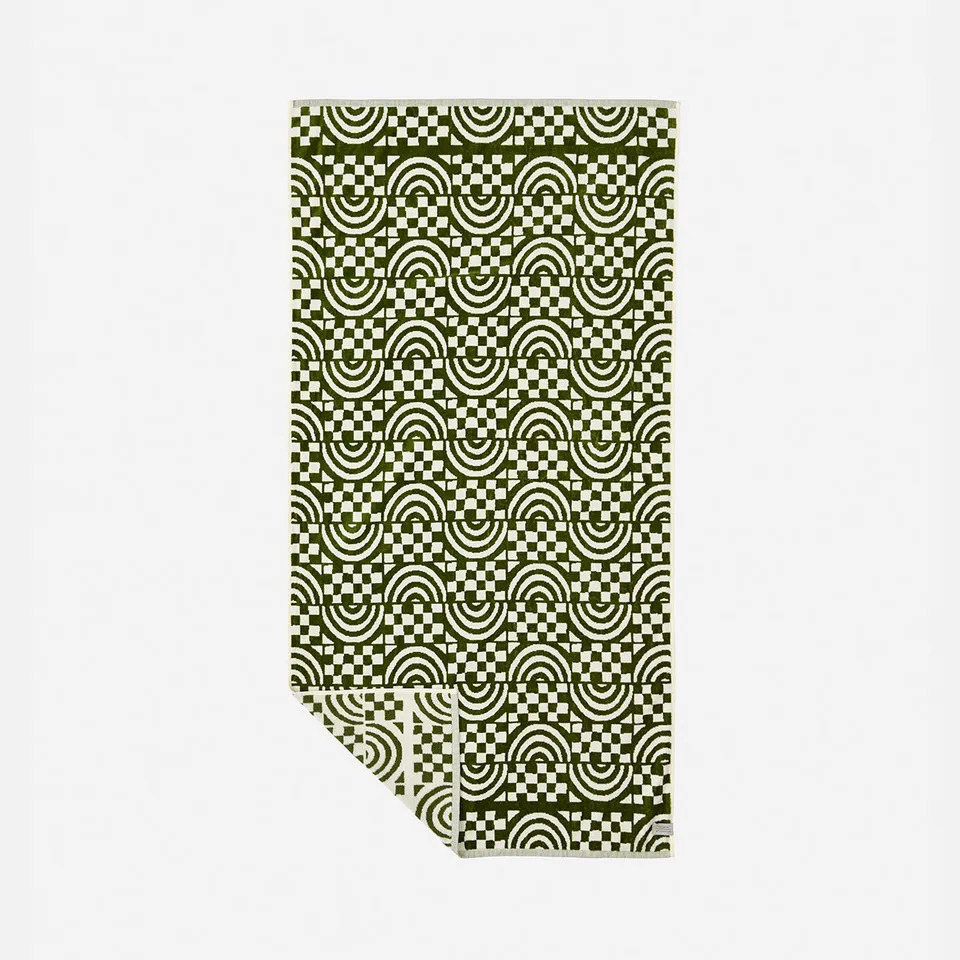 slowtide-coco-rainbow-coco-ho-x-slowtide-toalla-tejida-de-algod-n-con-dise-o-arc image 1