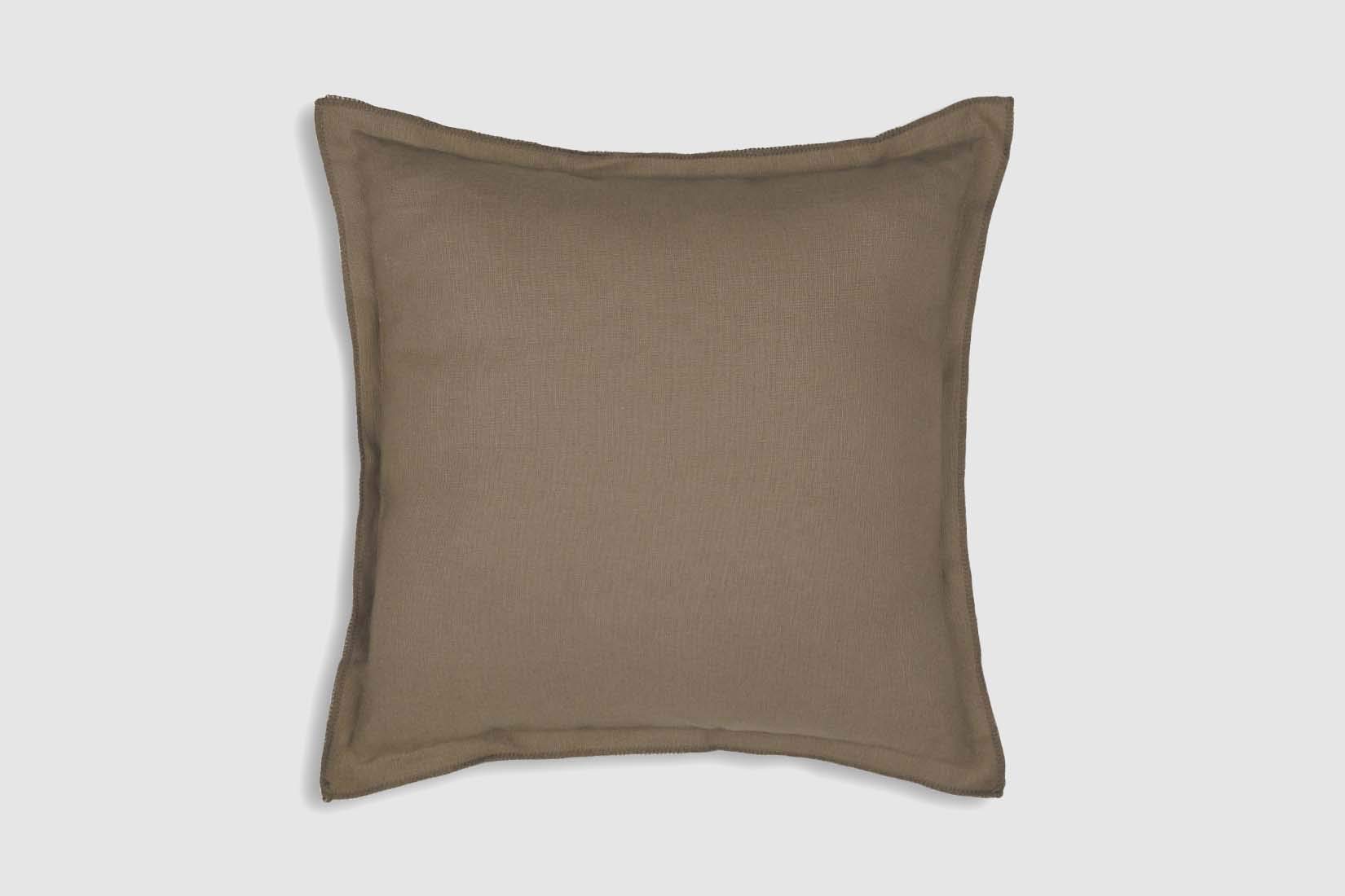 burrito-blanco-coj-n-decorativo-a-dos-caras-lino-reciclado-007-marr-n-coj-n-30x5 image 1