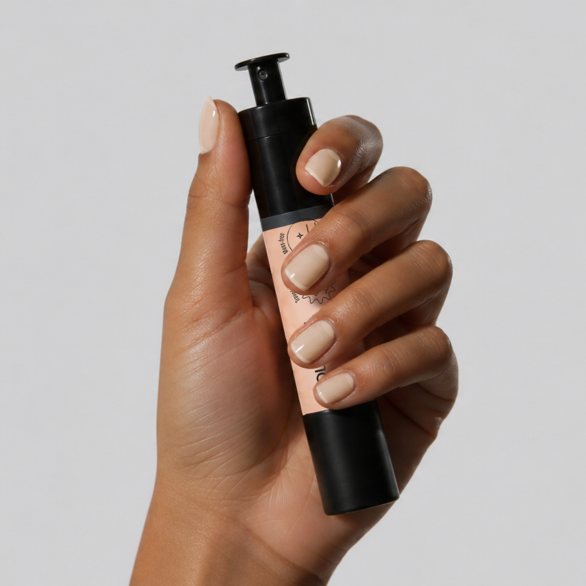 glov-coolnails-silk-beige-active-esmalte-de-u-as-beige-sedoso-que-iguala-el-tono image 2
