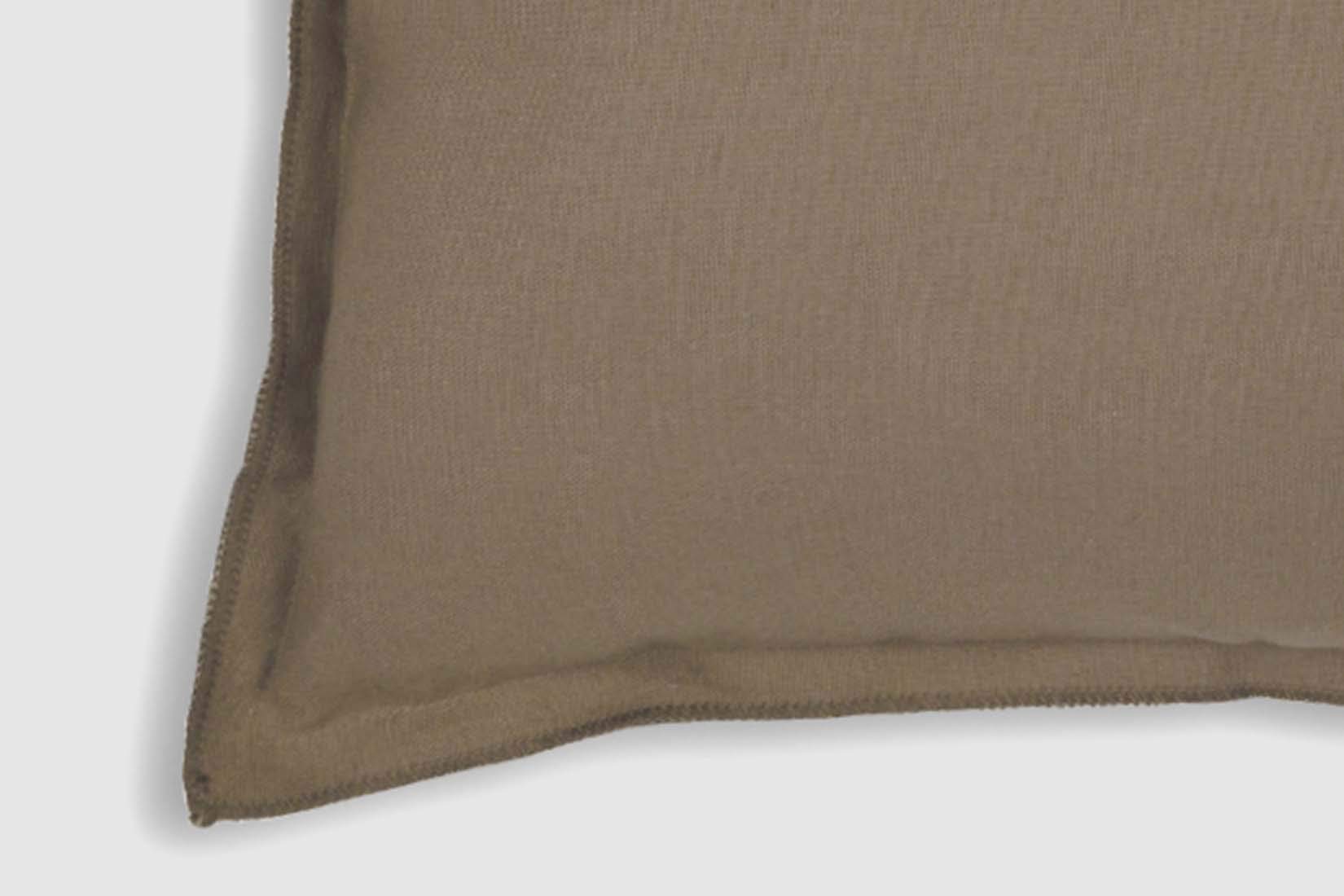 burrito-blanco-coj-n-decorativo-a-dos-caras-lino-reciclado-007-marr-n-coj-n-30x5 image 5