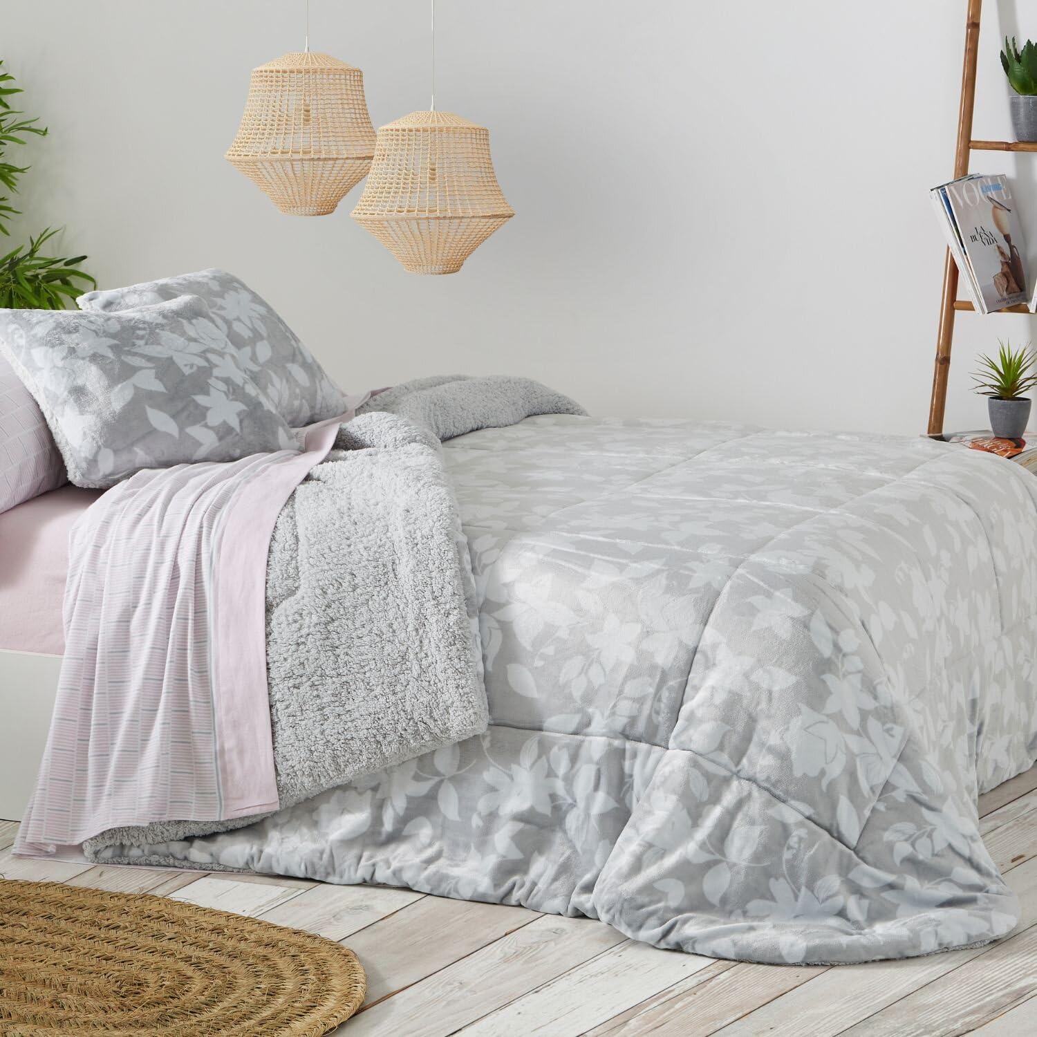 burrito-blanco-edred-n-n-rdico-gris-y-blanco-con-borreguillo-para-cama-de-90-cm- image 1