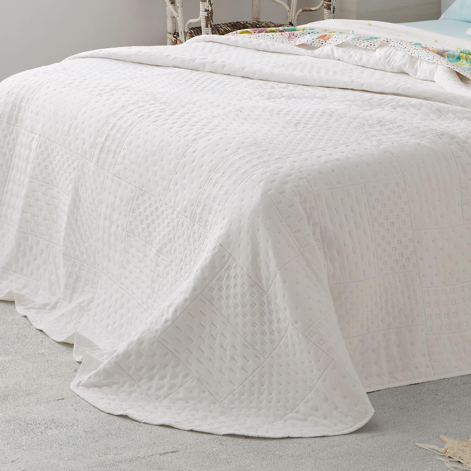 burrito-blanco-colchas-de-verano-148-blanco-colcha-de-verano-patchwork-geom-tric image 2