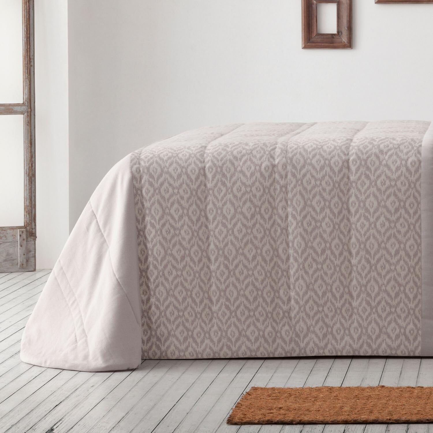 burrito-blanco-colcha-bout-414-color-piedra-para-cama-de-135-cm-jacquard-y-liso- image 2