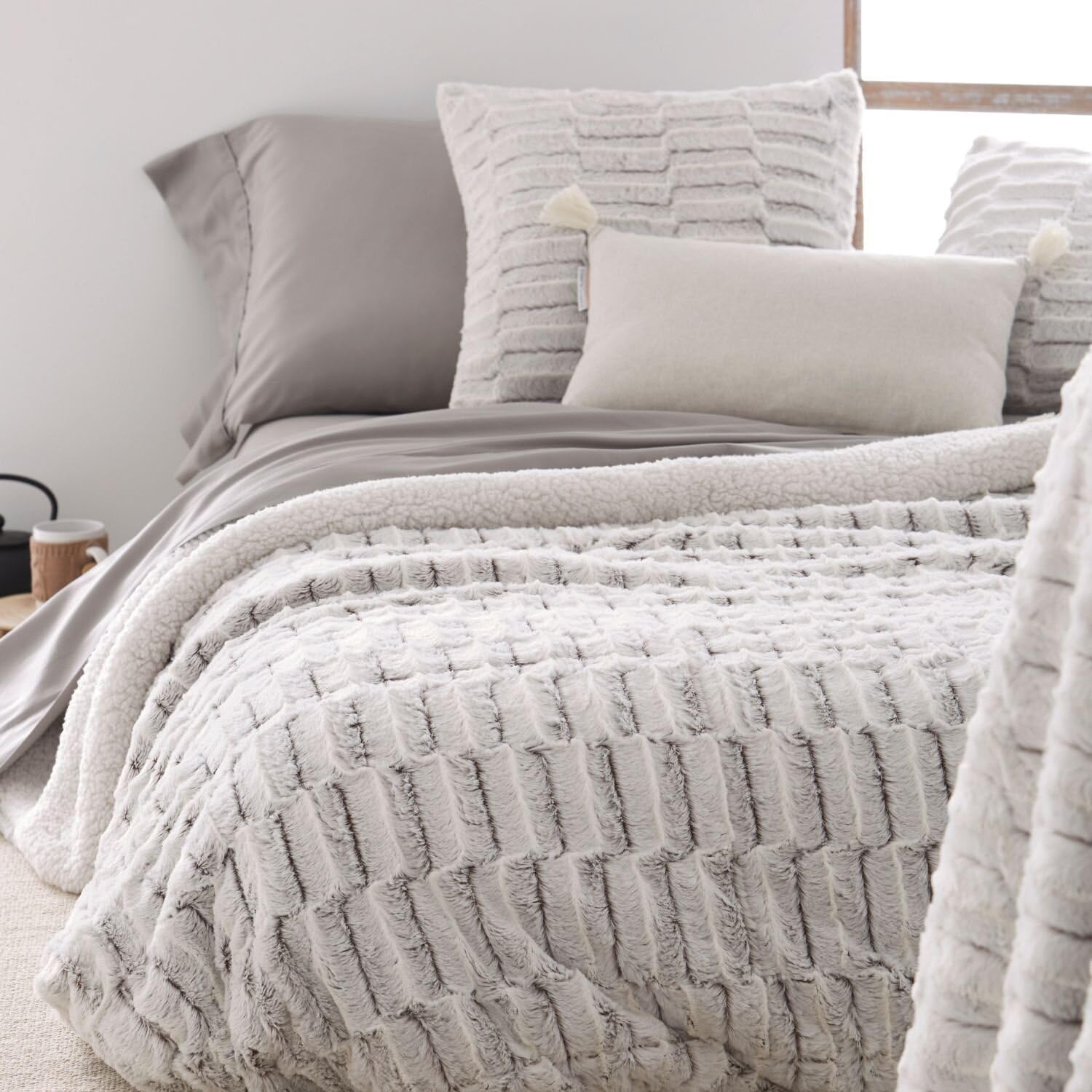 burrito-blanco-edred-n-c-ndor-con-borreguillo-dise-o-437-perla-cama-135-cm-rever image 3