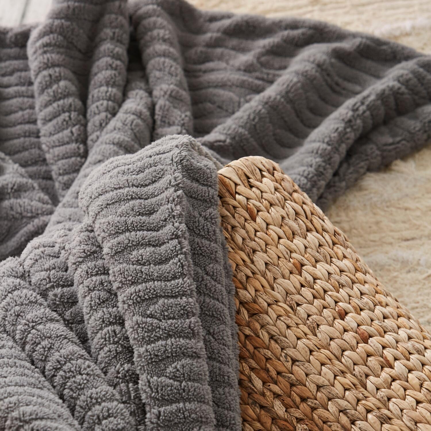 burrito-blanco-436-plaid-sherpa-de-textura-de-pelo-130x170-cm-color-gris-reverso image 2
