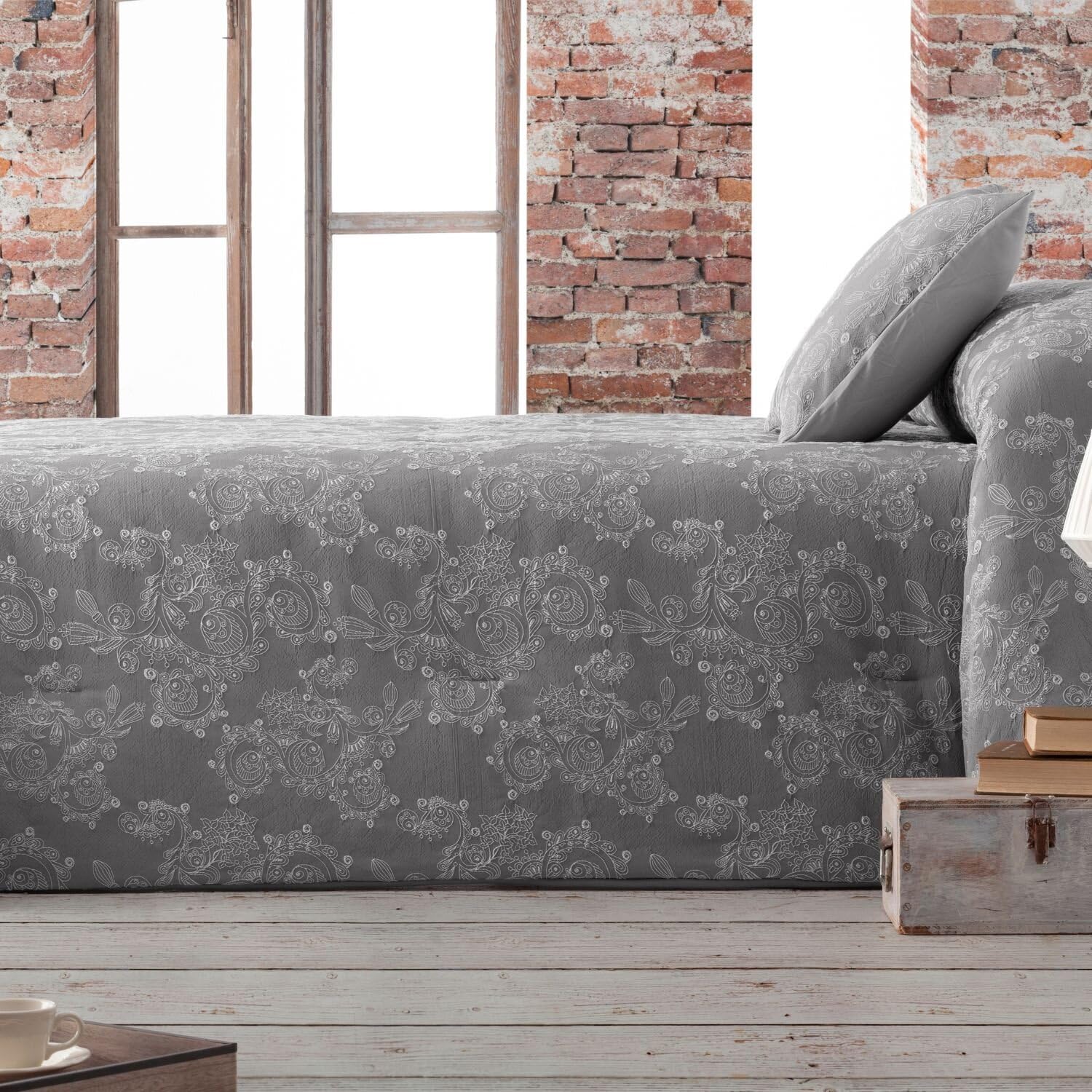 burrito-blanco-colcha-bout-412-gris-edred-n-bout-acolchado-con-jacquard-bordado- image 1