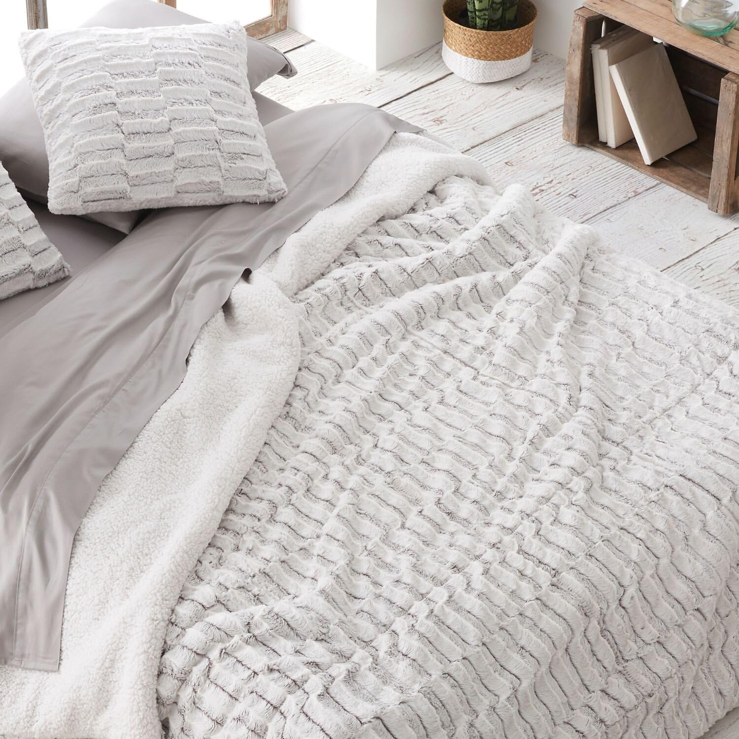 burrito-blanco-edred-n-c-ndor-con-borreguillo-dise-o-437-perla-cama-135-cm-rever image 2