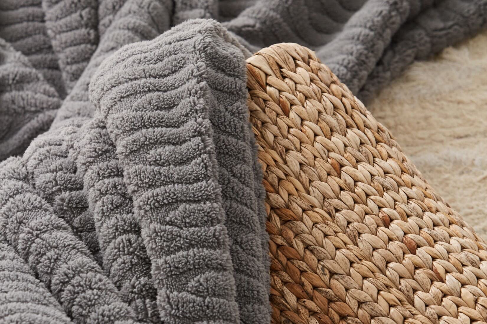 burrito-blanco-436-plaid-sherpa-de-textura-de-pelo-130x170-cm-color-gris-reverso image 3