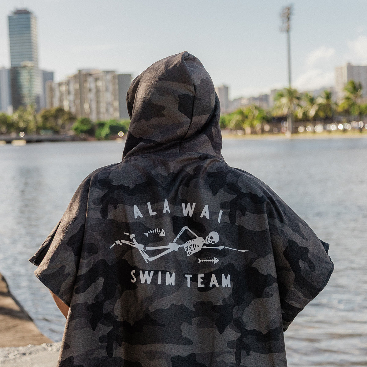 slowtide-ala-wai-swim-team-claymore-minds-co-x-slowtide-poncho-de-cambio-de-seca image 2