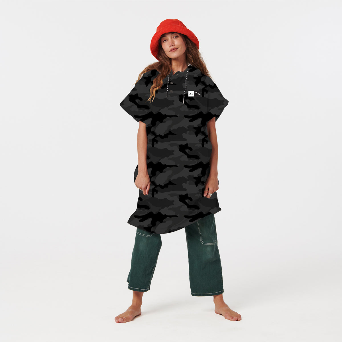 slowtide-ala-wai-swim-team-claymore-minds-co-x-slowtide-poncho-de-cambio-de-seca image 1