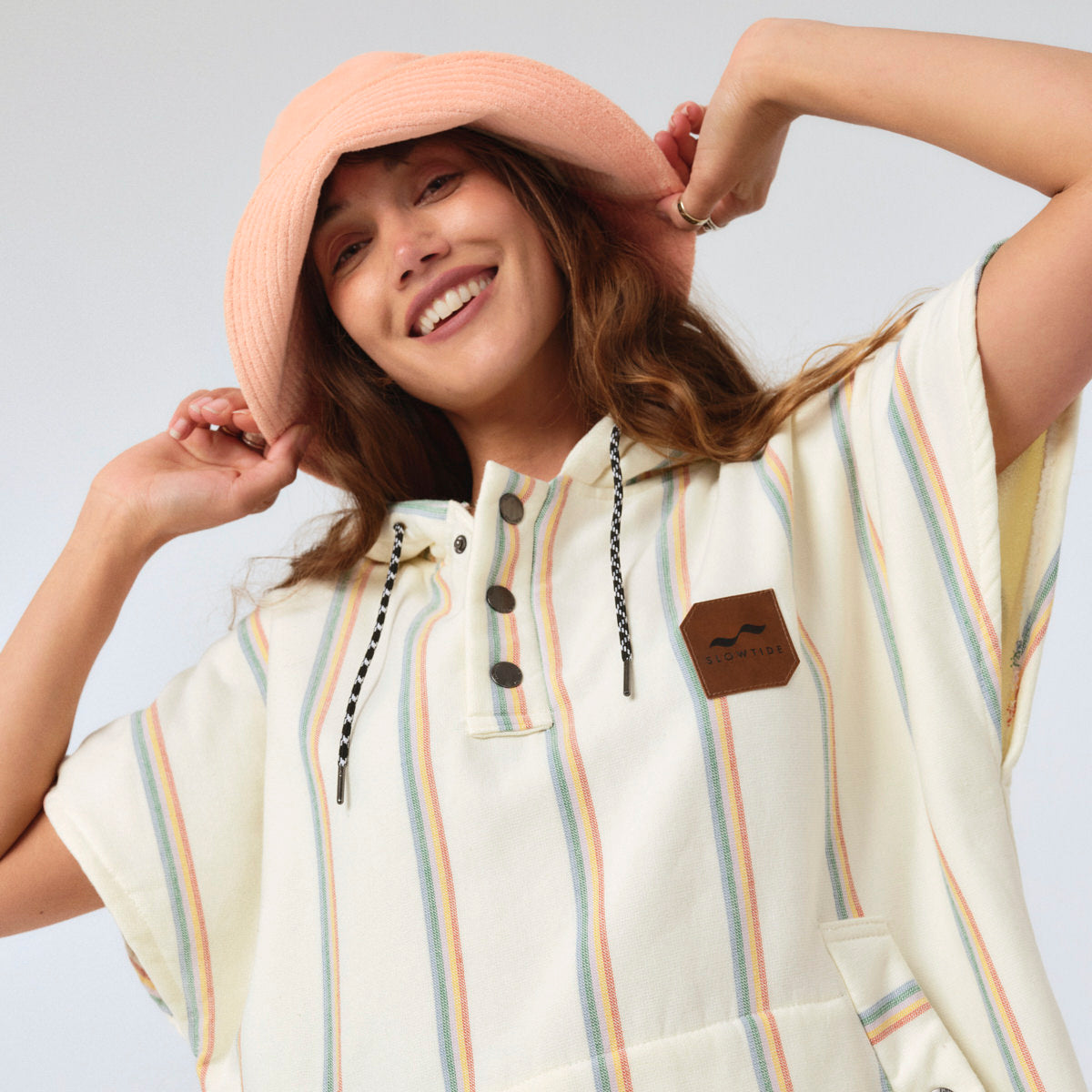 slowtide-baja-stripe-poncho-toalla-fouta-con-capucha-cream-tejido-fouta-transpir image 7