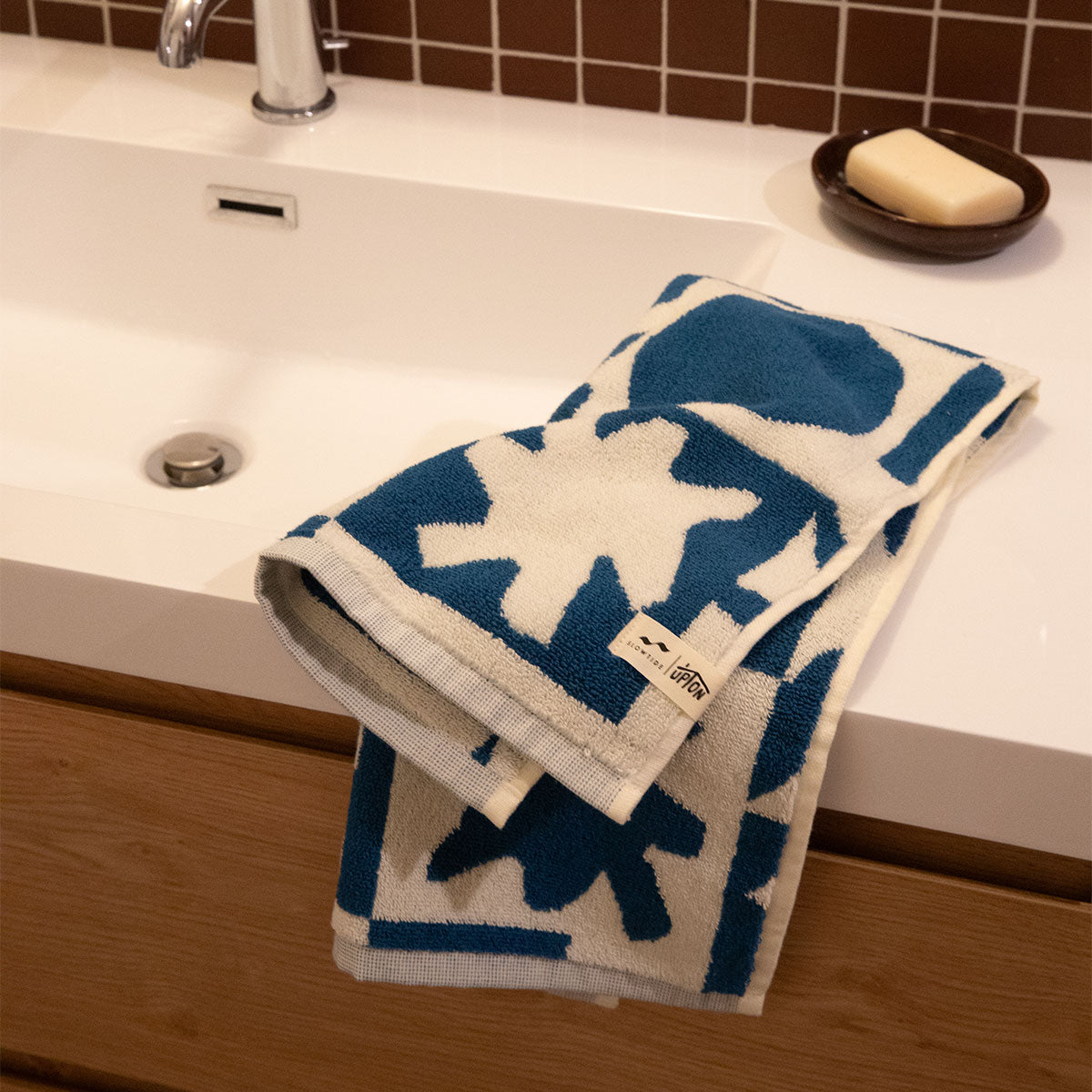 upton-x-slowtide-upton-bath-towel-bundle-4-4-blue-lote-de-toallas-de-ba-o-y-mano image 8