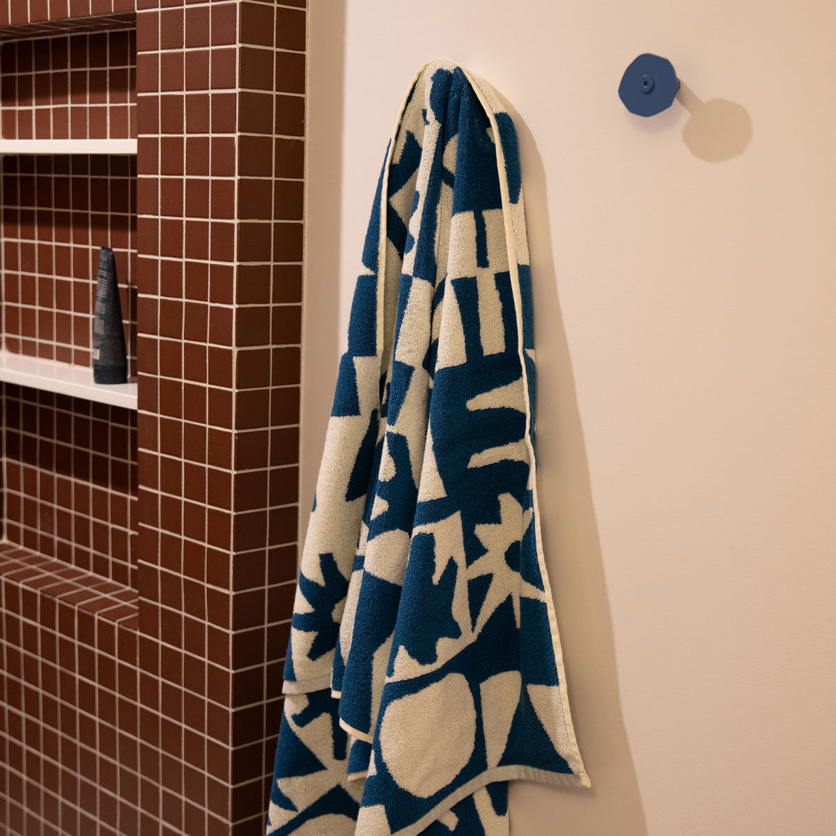 upton-x-slowtide-upton-bath-towel-bundle-4-4-blue-lote-de-toallas-de-ba-o-y-mano image 2