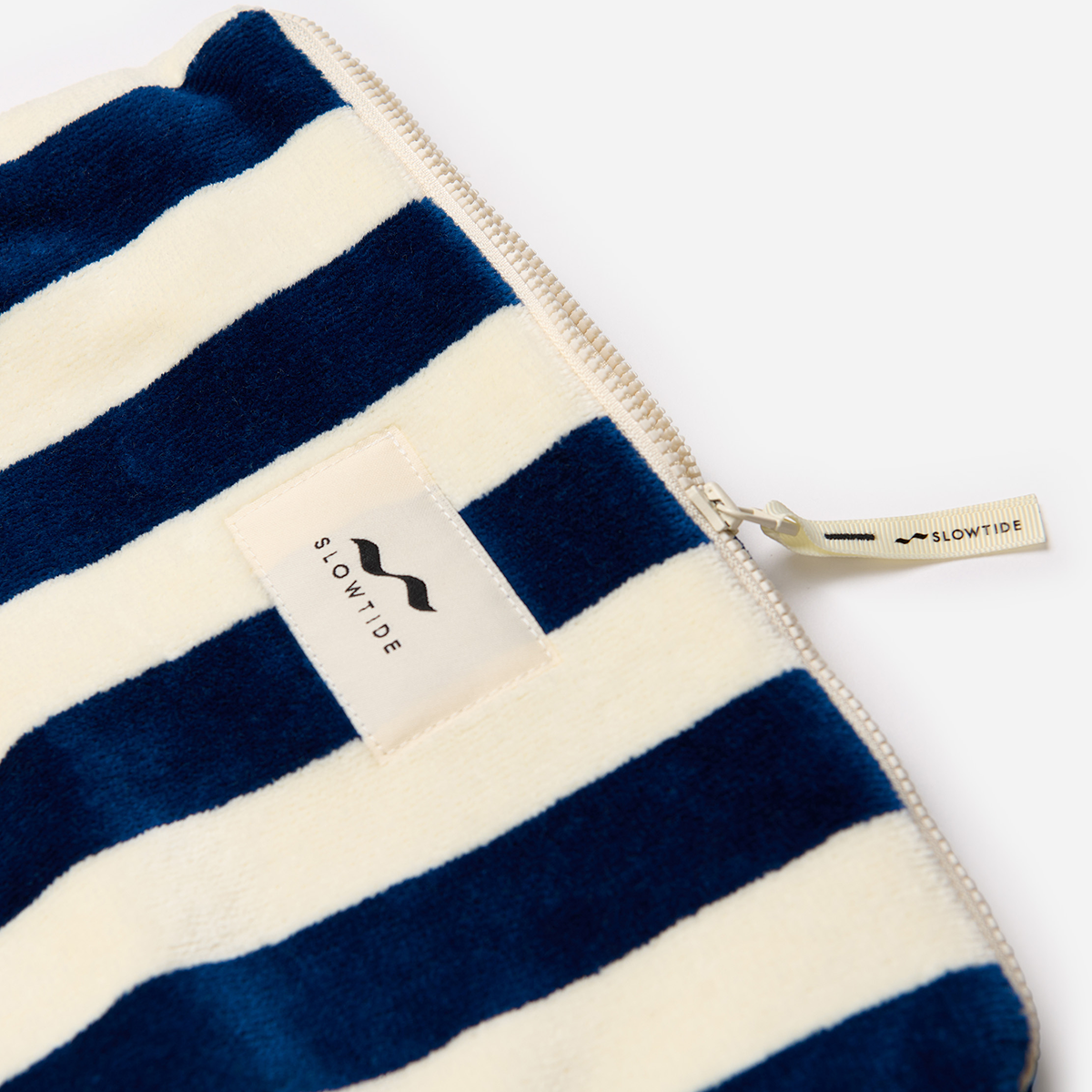 slowtide-cabana-terry-pouch-neceser-deep-pool-bolsa-de-playa-25-x-30-cm-felpa-y- image 4