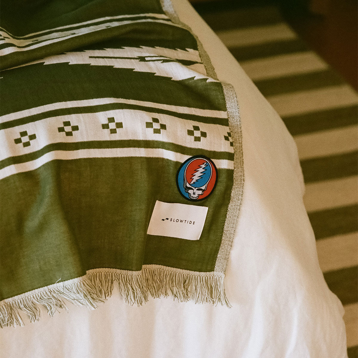 slowtide-fillmore-driftweave-beach-blanket-manta-de-playa-avocado-grateful-dead- image 2