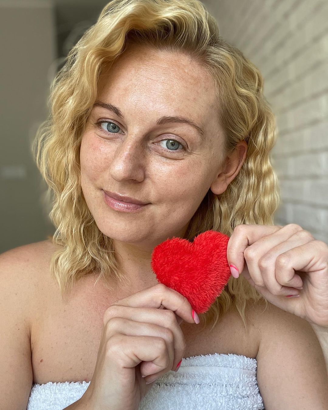 glov-heart-pads-discos-desmaquillantes-reutilizables-en-forma-de-coraz-n-lavable image 3