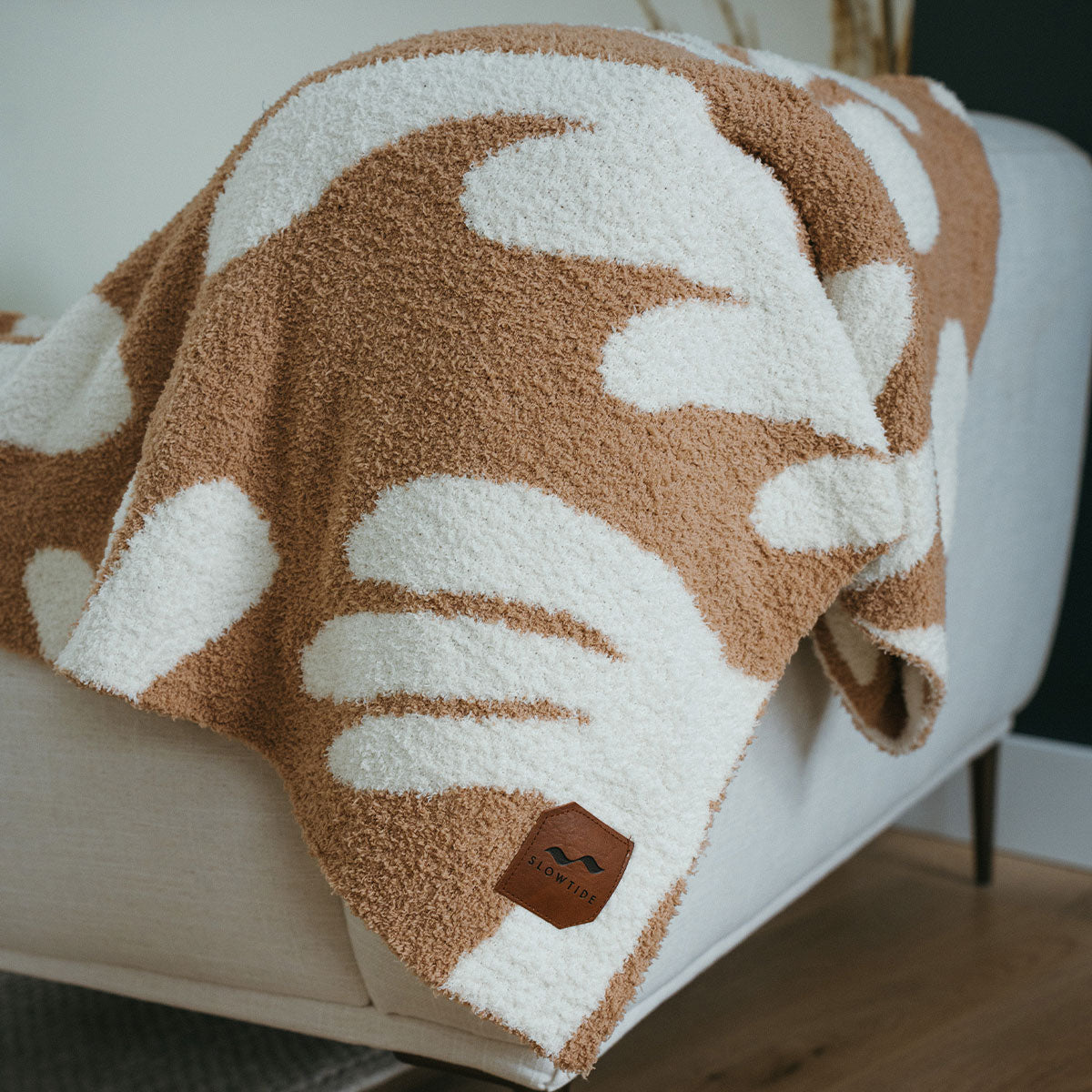 slowtide-kingston-ty-williams-x-slowtide-manta-de-punto-plush-oversize-con-estam image 6