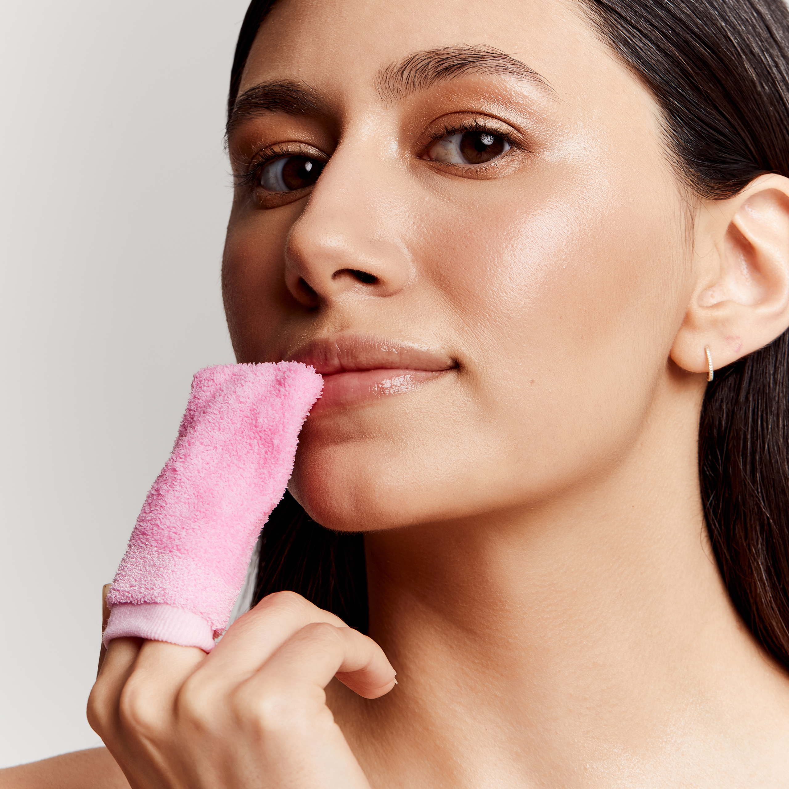 glov-kiss-kiss-set-guante-exfoliante-labial-scrubex-de-bamb-y-b-lsamo-para-labio image 2