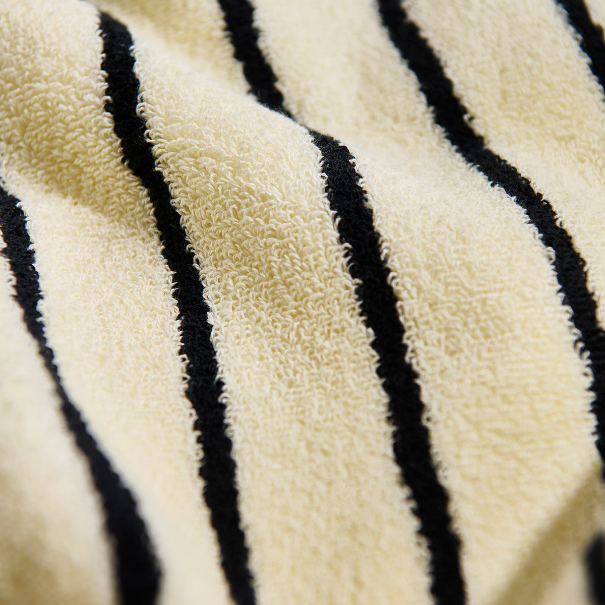 slowtide-koko-plush-toalla-de-mano-cream-720-gsm-con-rayas-negras-cl-sicas-ultra image 2