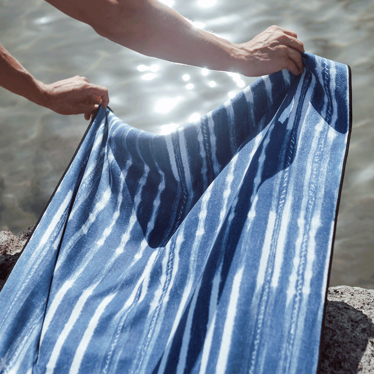 slowtide-kyoto-toalla-de-viaje-performance-quick-dry-estampado-shibori-azul-ndig image 3