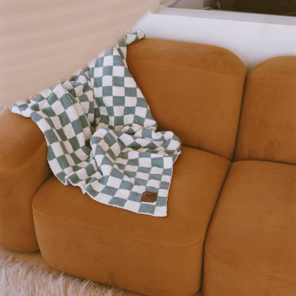 slowtide-mate-plush-knit-throw-blanket-manta-de-punto-peluche-con-patr-n-ajedrez image 3