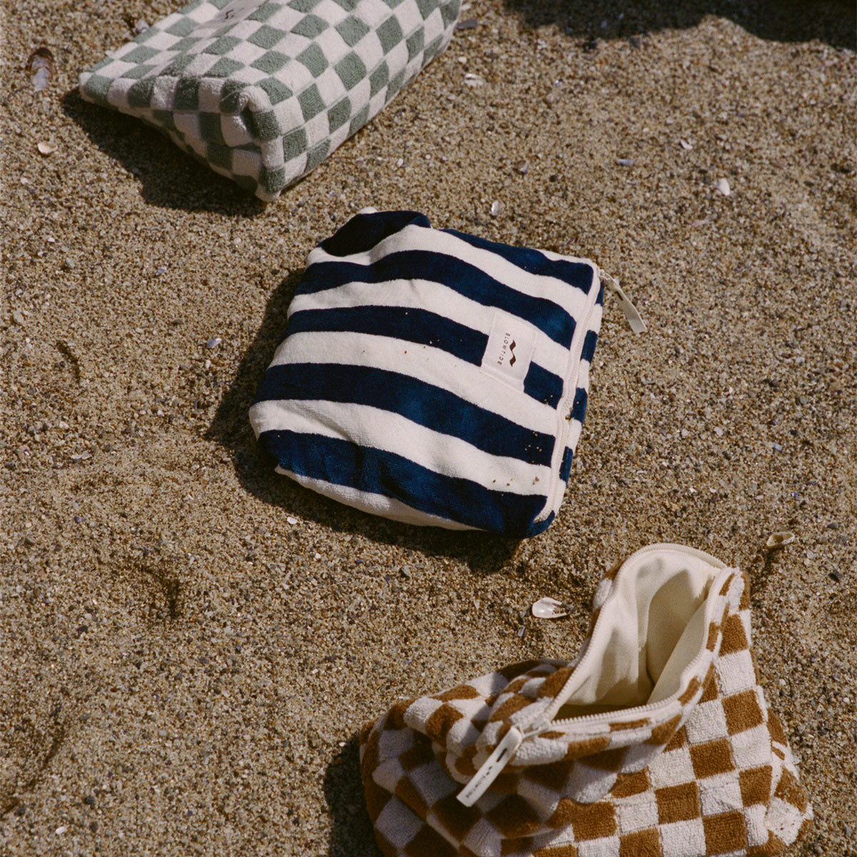 slowtide-cabana-terry-pouch-neceser-deep-pool-bolsa-de-playa-25-x-30-cm-felpa-y- image 2