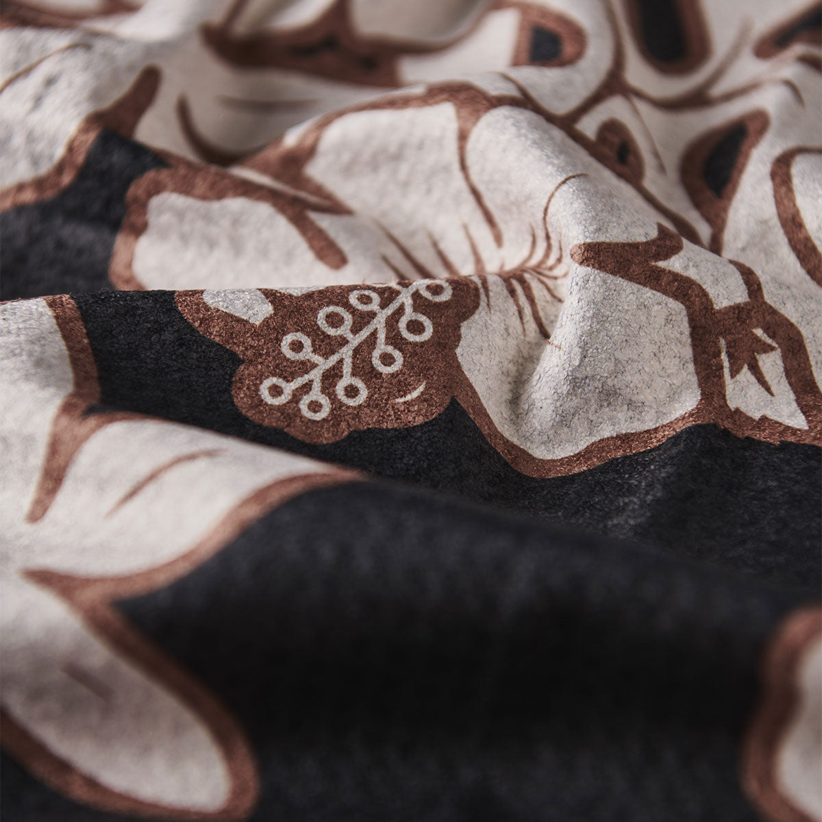 slowtide-olinda-quick-dry-toalla-de-cocina-negra-floral-doble-cara-waffle-en-mic image 3