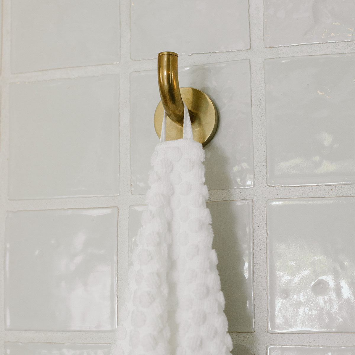 slowtide-clive-toalla-de-mano-blanca-500-gsm-algod-n-100-sostenible-78-x-33-cm image 2