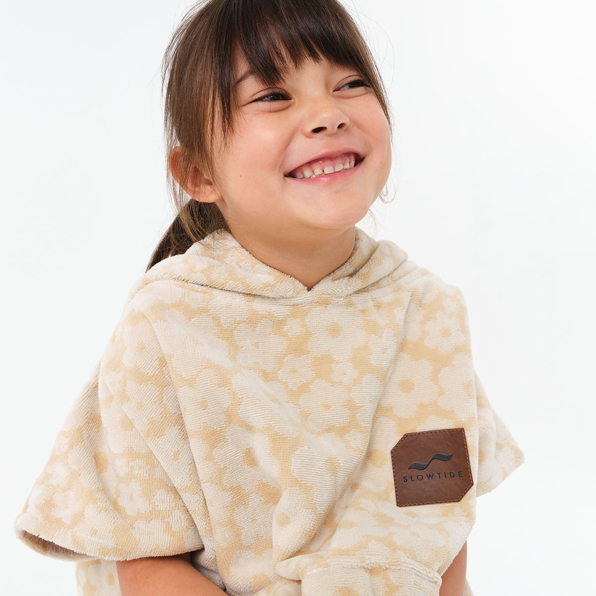 slowtide-ginny-kids-poncho-poncho-toalla-con-capucha-de-algod-n-terry-para-ni-os image 2