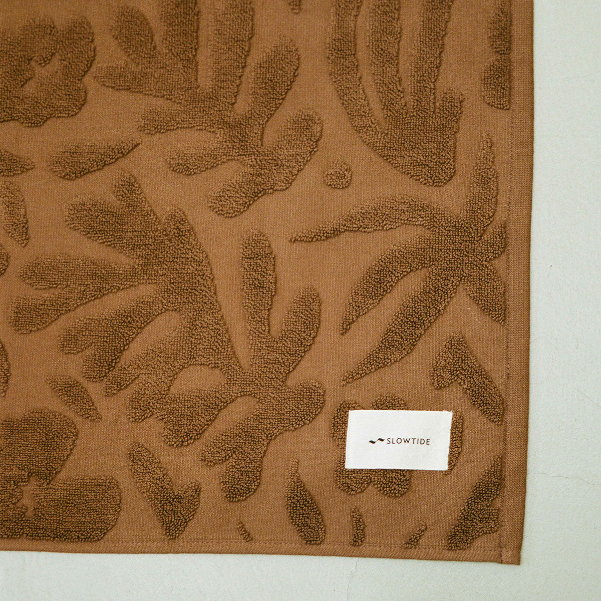 slowtide-sunny-alfombra-de-ba-o-esculpida-toast-algod-n-1000-gsm-ultragrueso-con image 3