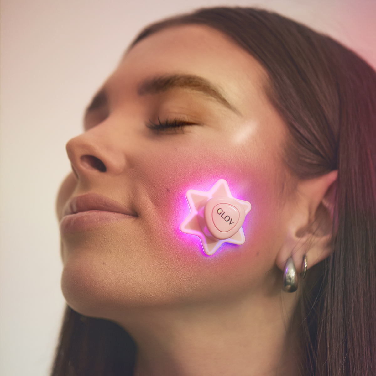 glov-supernova-dispositivo-led-con-estuche-de-carga-terapia-de-luz-puntual-para- image 2
