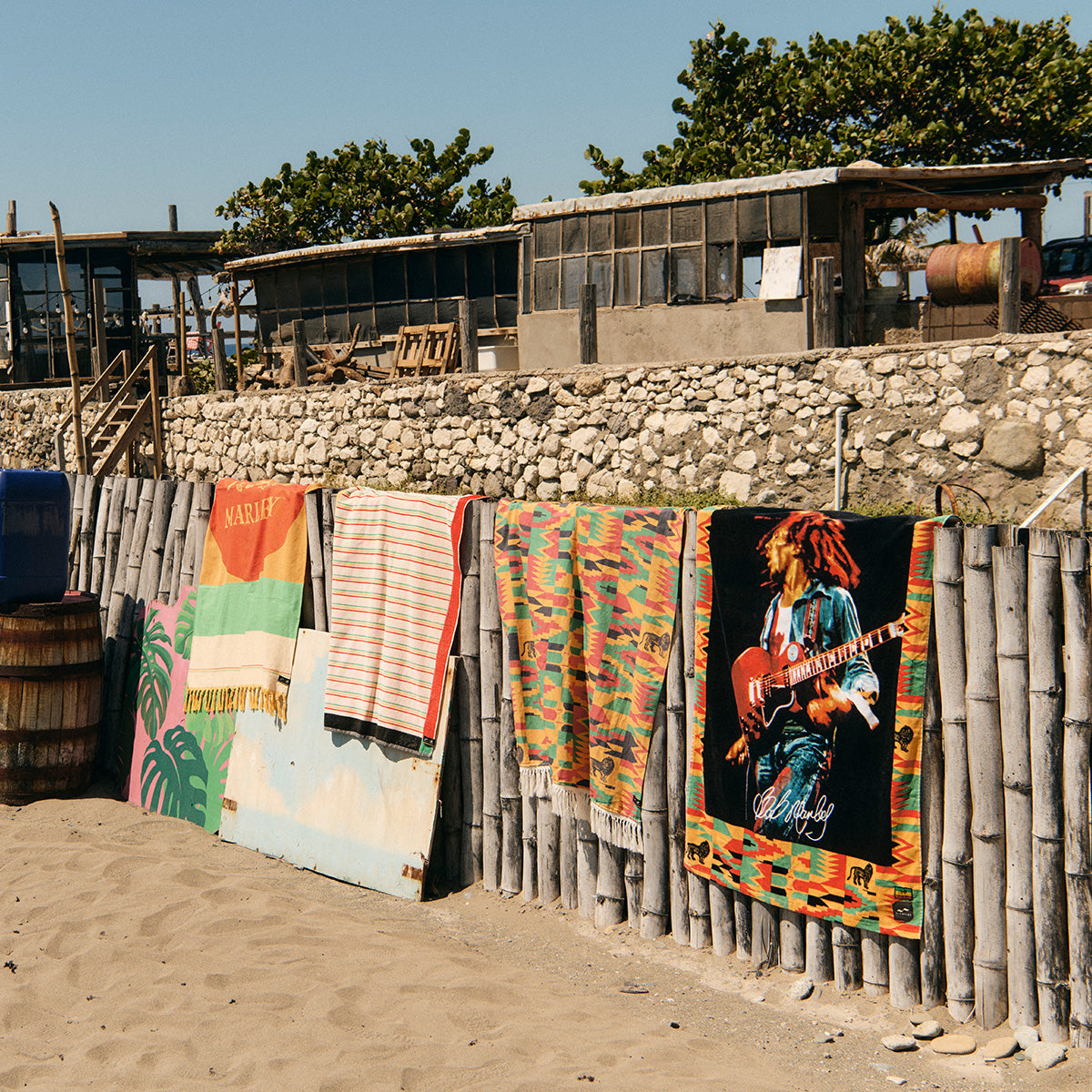 slowtide-trenchtown-toalla-de-playa-bob-marley-x-slowtide-algod-n-rizo-afelpado- image 4