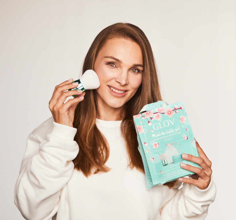 glov-set-matcha-latte-set-de-cuidado-facial-y-maquillaje-con-brocha-discos-reuti image 2
